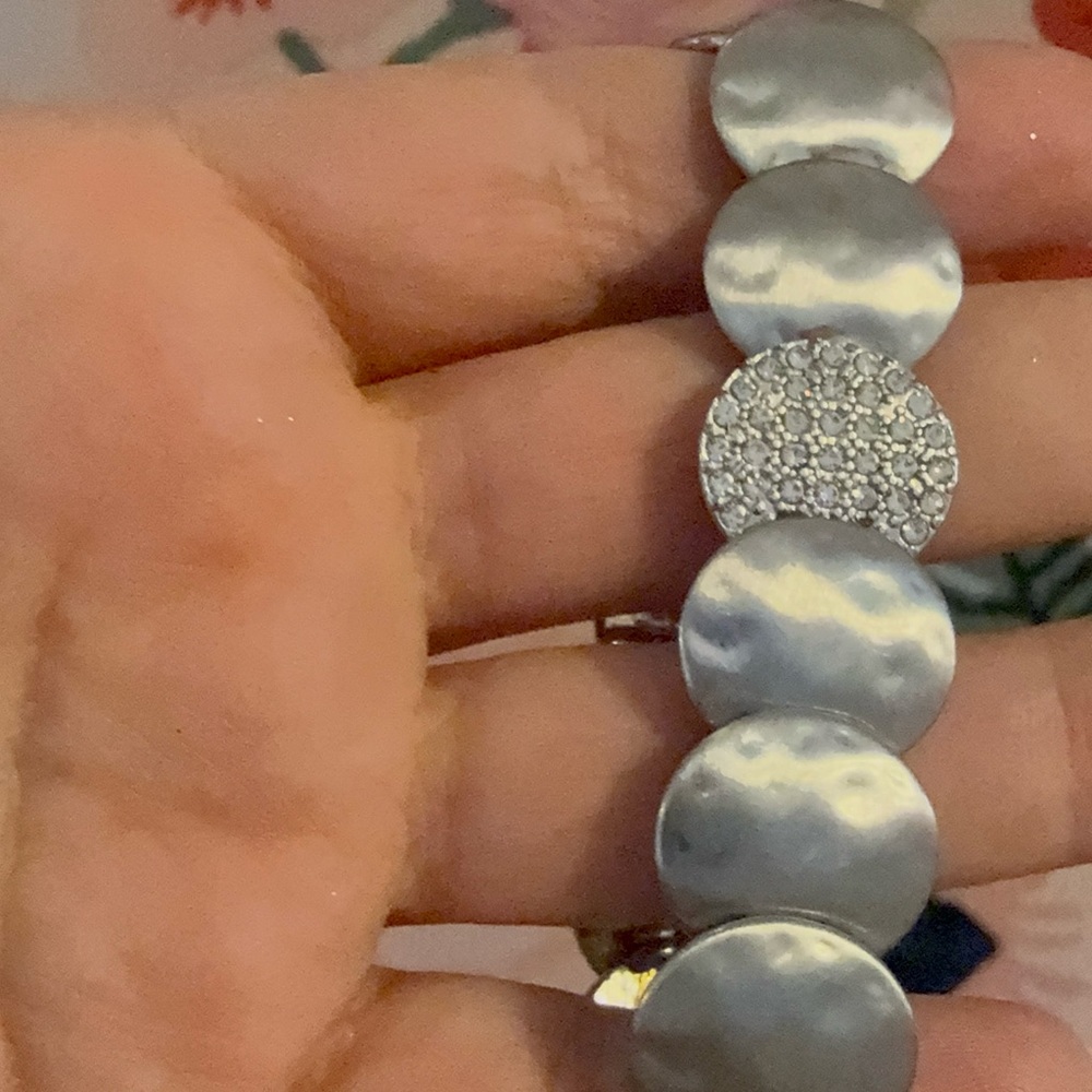 Elegant Silver Bracelet with Crystal Accents‎